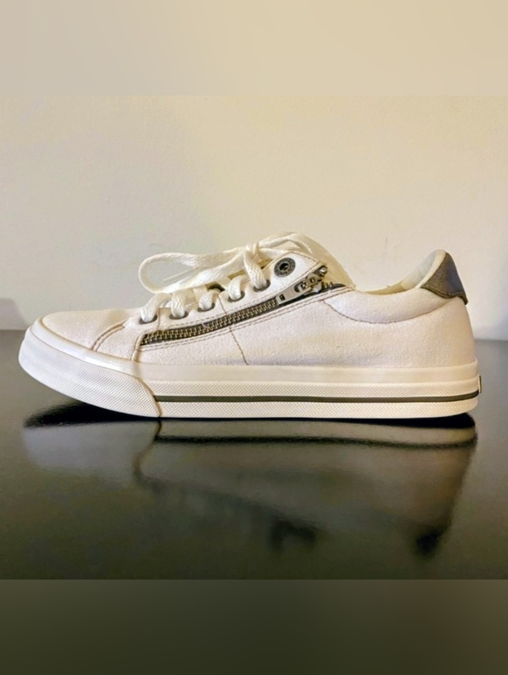 Taos Footwear Cream White/Gray Low-top Snrakers Size 7.5 - Picture 2 of 5